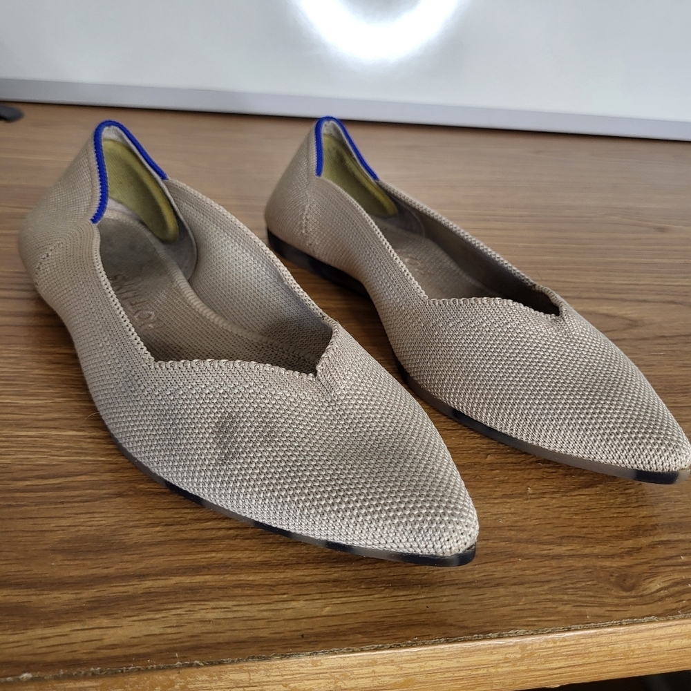 Rothy's Beige Pointed Knit Slip-On Flats with Blue Trim Womens Size 6.5